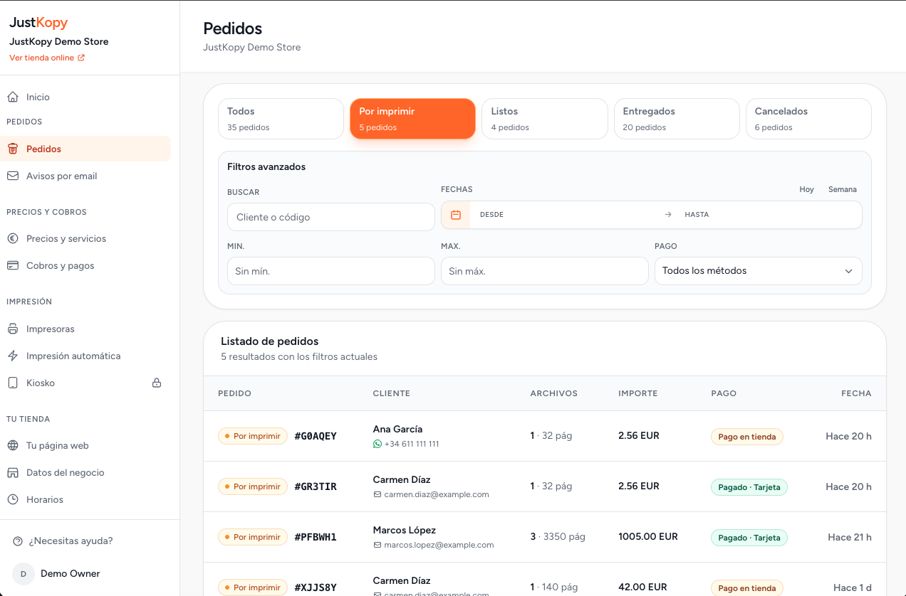Panel de pedidos con la pestaña "Por imprimir" activa: cada pedido con su cliente, sus archivos, el importe y el método de pago